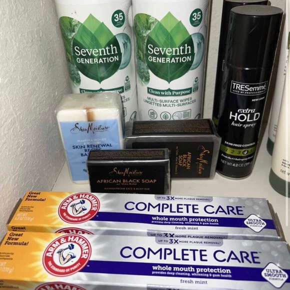 Bundle of laundry and personal care items - Picture 2 of 9